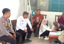 Pantau Tumbuh Kembang Anak, Bhabinkamtibmas Polsek Banggae Dampingi Camat Banggae di Kegiatan Posyandu